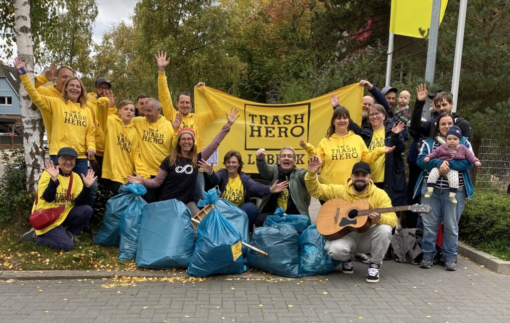 beach clean up baltic sea with Trash Hero Lübeck